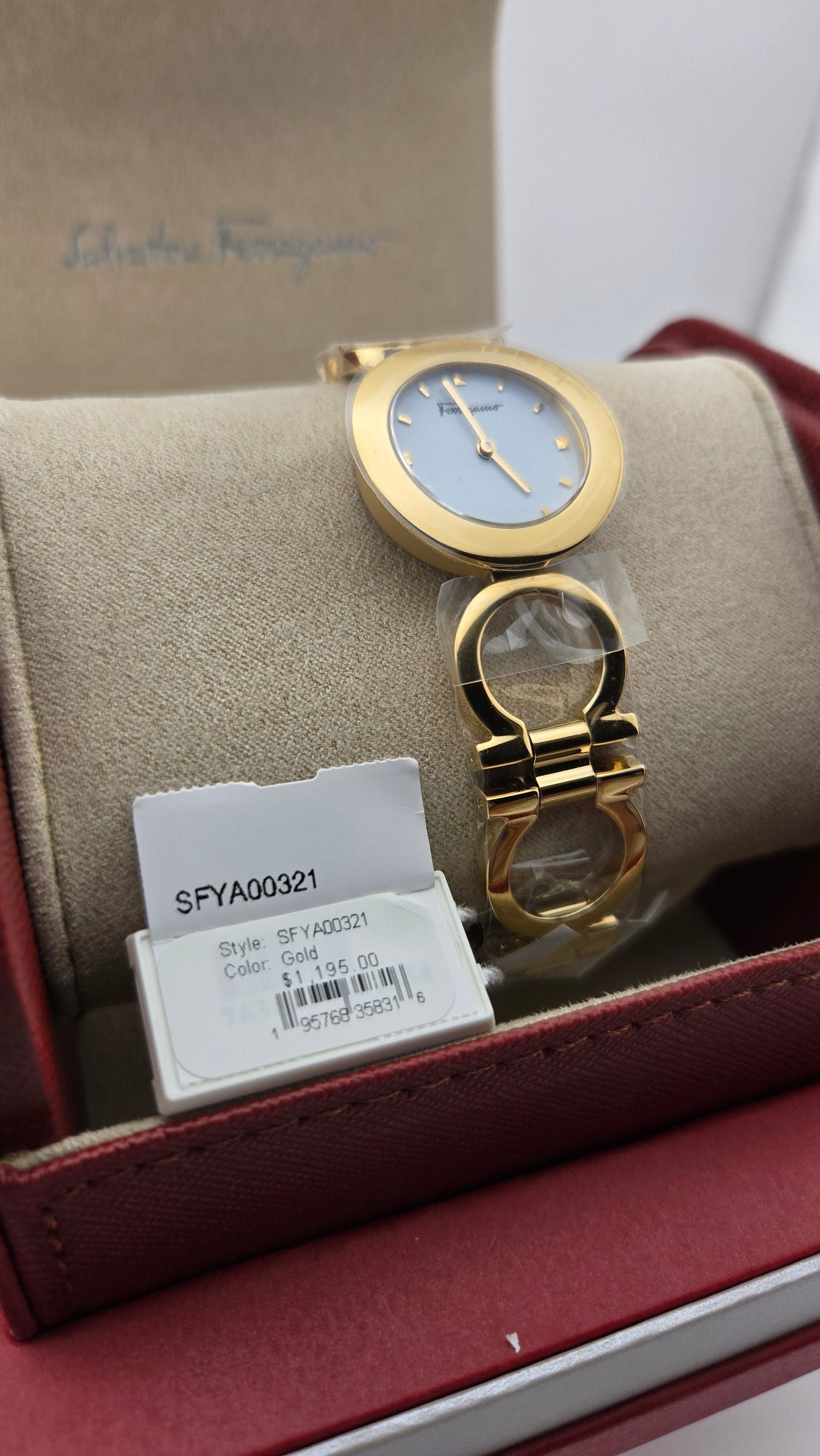 SALVATORE FERRAGAMO - Gancino Bracelet Watch, 28mm, Gold Tone / White Dial - Ladies